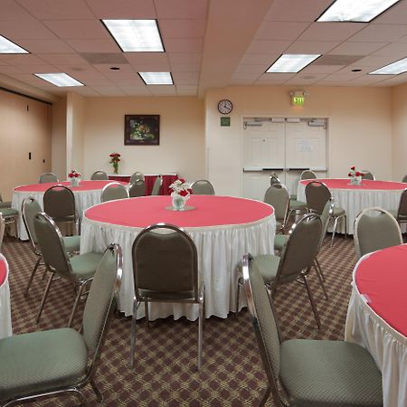 Holiday Inn Express & Suites Tracy By Ihg Eksteriør bilde